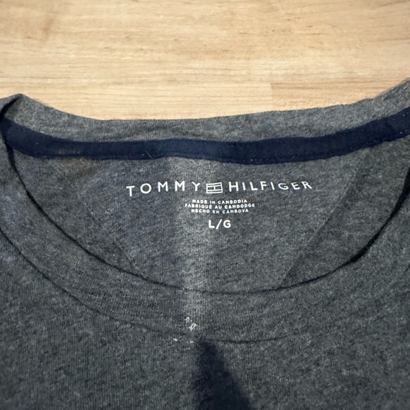 Men’s Tommy Hilfiger T-Shirt - Picture 2 of 2